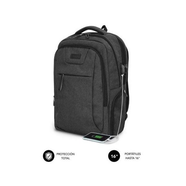 ofreciendo una protección óptima gracias a su acolchado interno. El diseño de esta mochila destaca por su elegancia y funcionalidad. Sus correas ajustables y acolchadas distribuyen el peso del contenido de manera equilibrada